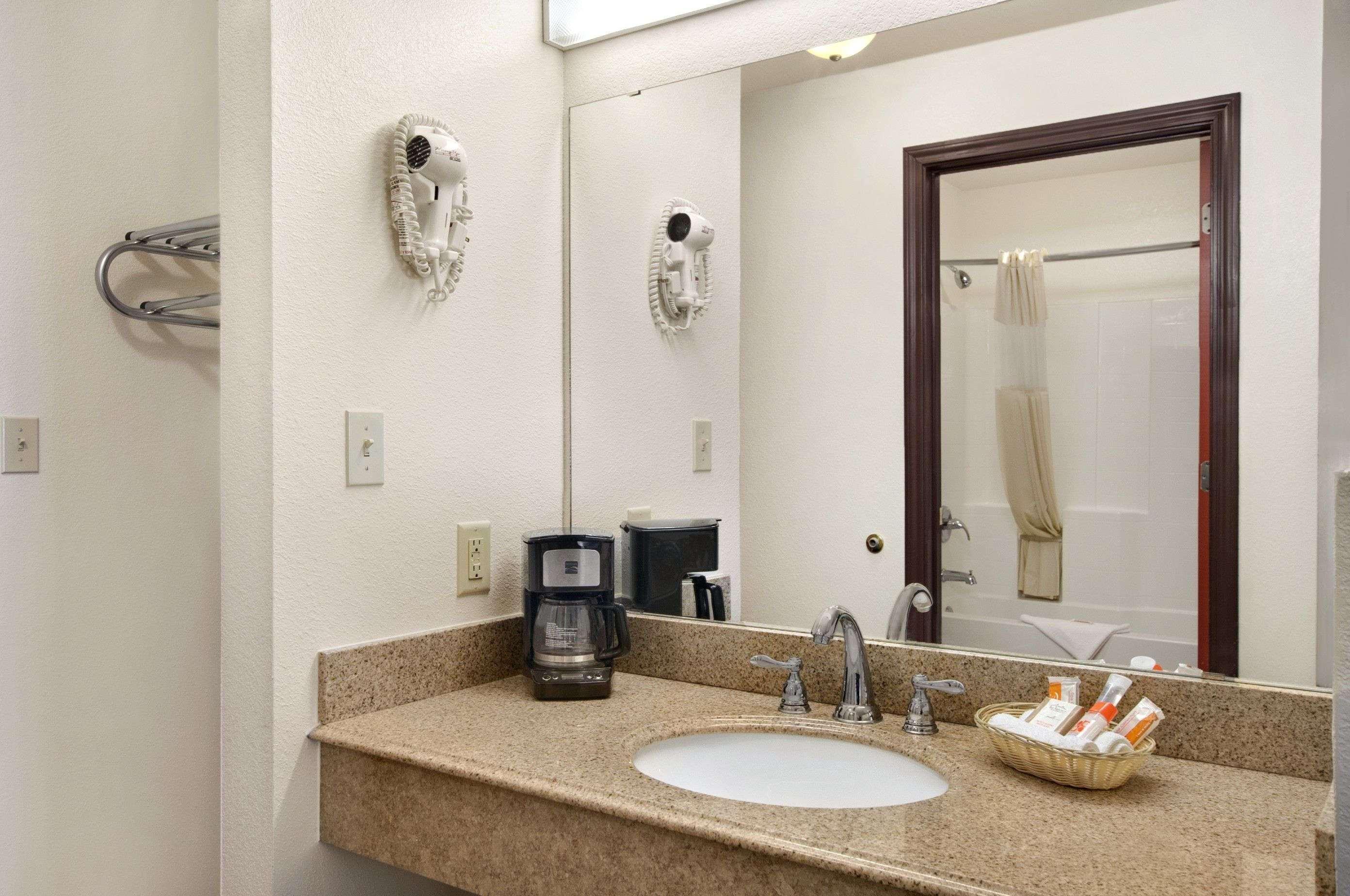 Howard Johnson By Wyndham Lubbock Tx Extérieur photo