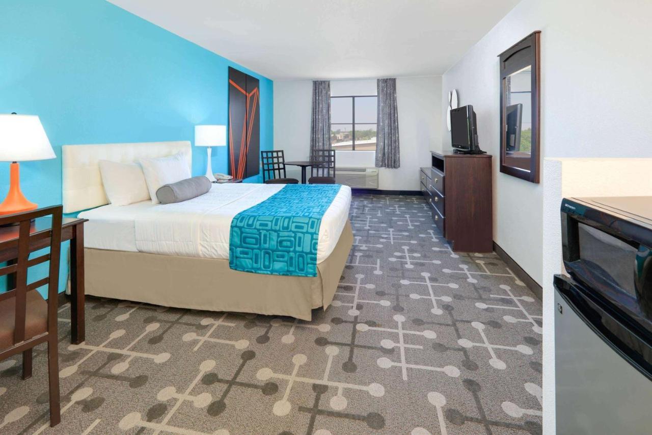 Howard Johnson By Wyndham Lubbock Tx Extérieur photo