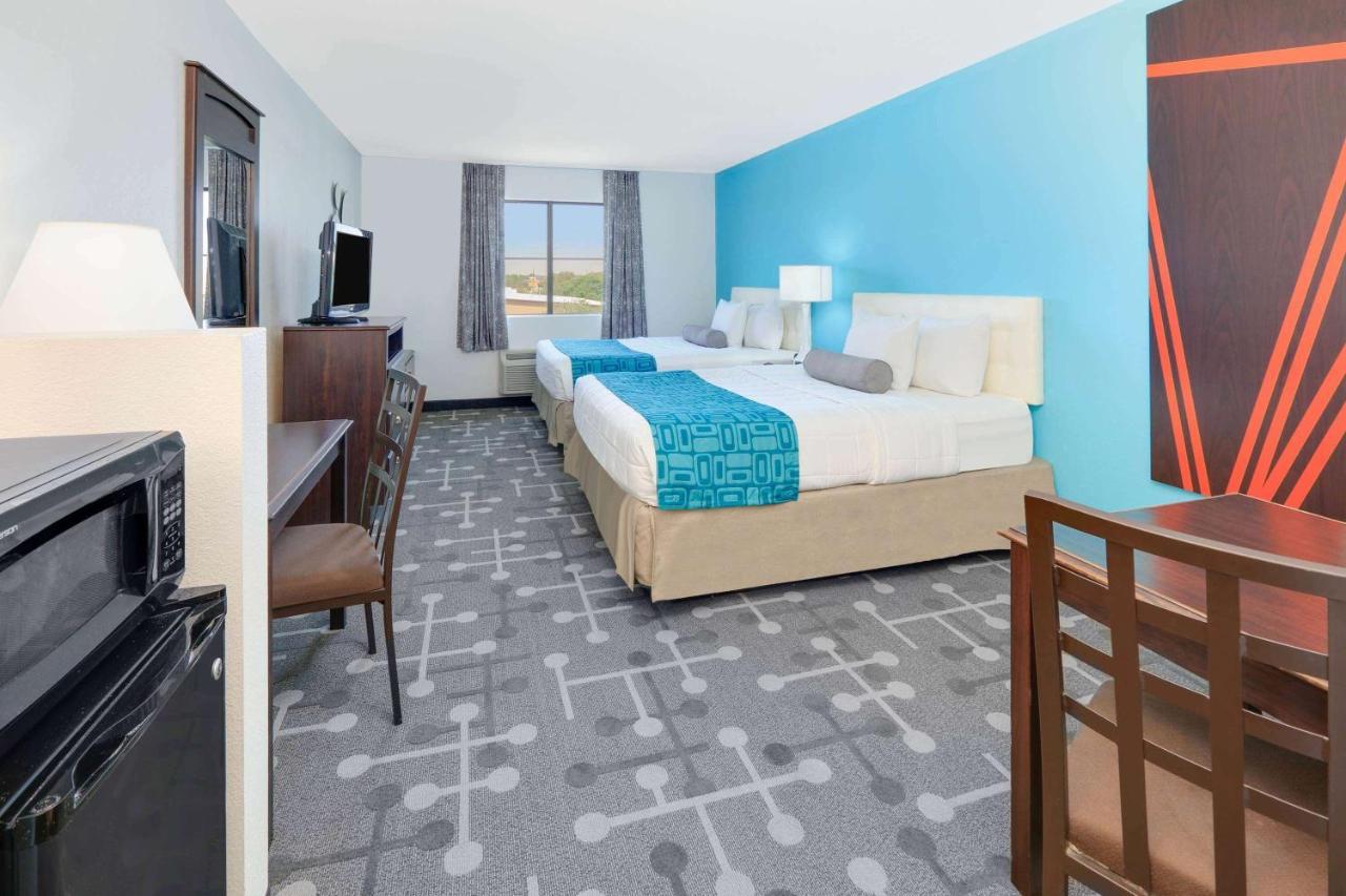 Howard Johnson By Wyndham Lubbock Tx Extérieur photo